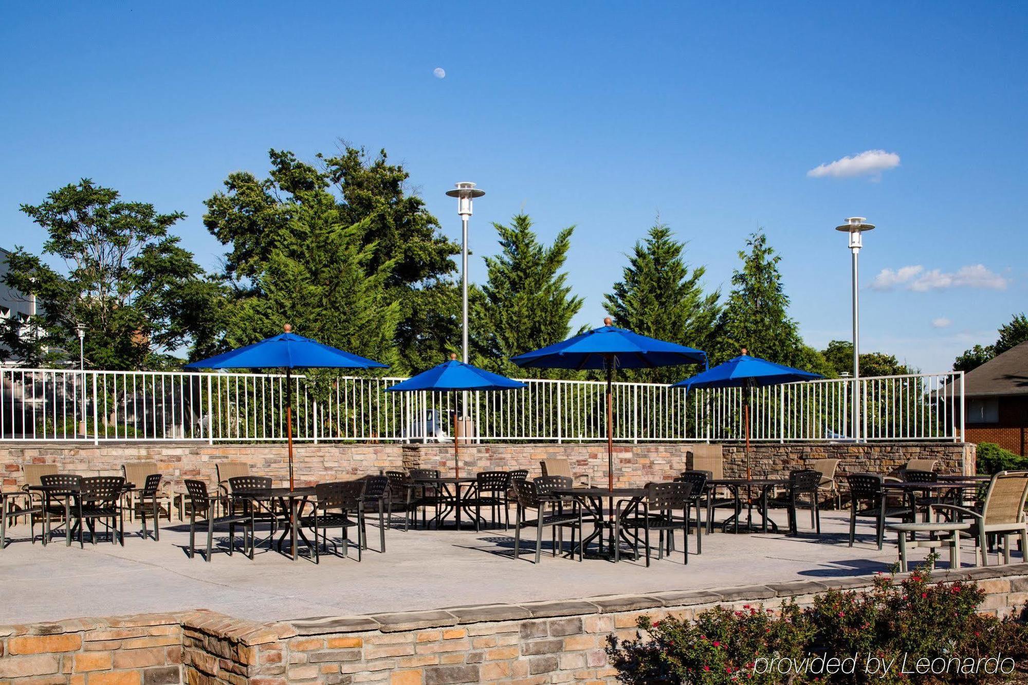 Doubletree By Hilton Hotel Raleigh - Brownstone - University Buitenkant foto