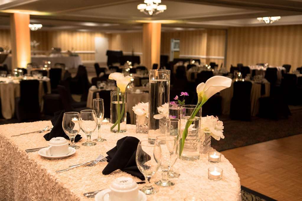 Doubletree By Hilton Hotel Raleigh - Brownstone - University Faciliteiten foto